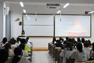 奔赴文学远方，扎根讲台烟火